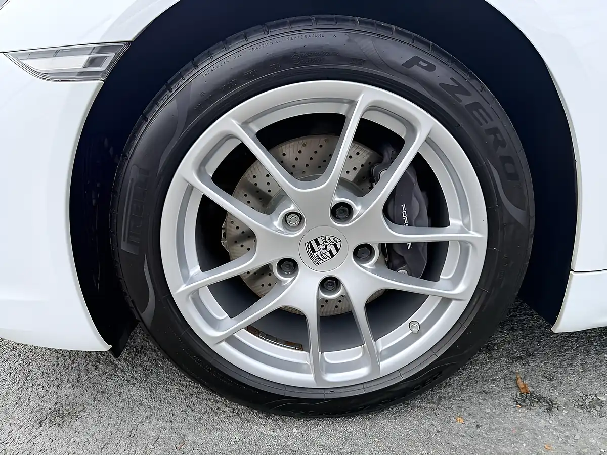 Used 2019 Porsche 718 Cayman Polar White - Interior and Exterior details 14