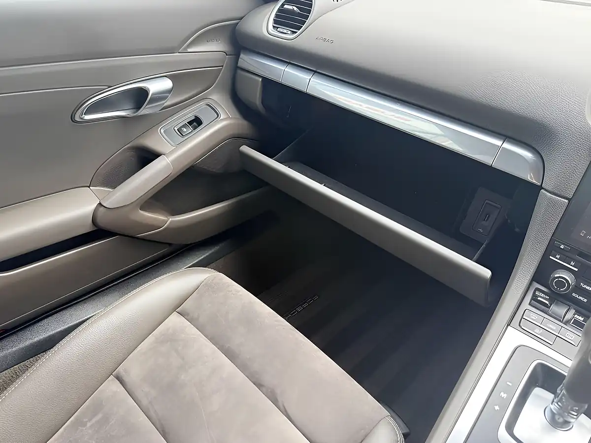 Used 2019 Porsche 718 Cayman Polar White - Interior and Exterior details 18