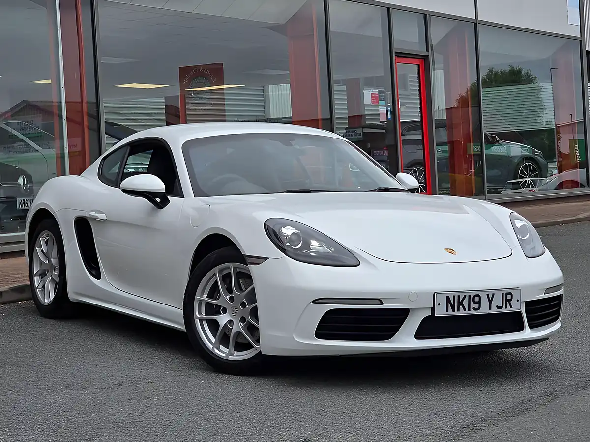 Used 2019 Porsche 718 Cayman Polar White - Interior and Exterior details 3