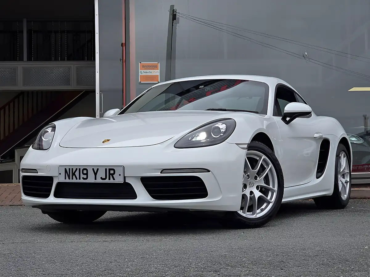 Used 2019 Porsche 718 Cayman Polar White - Interior and Exterior details 6