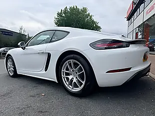 Used 2019 Porsche 718 Cayman Polar White - Interior and Exterior details 7