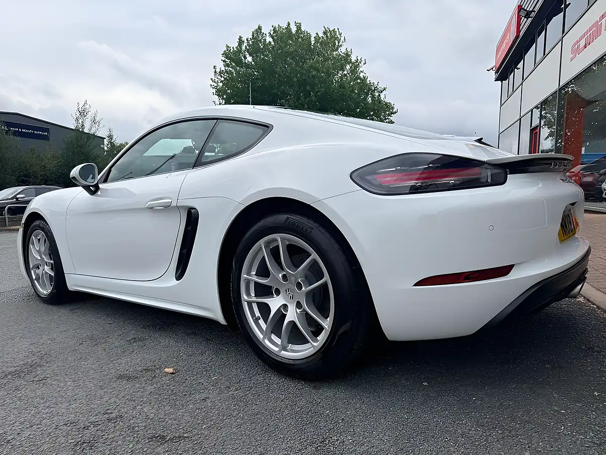 Used 2019 Porsche 718 Cayman Polar White - Interior and Exterior details 7