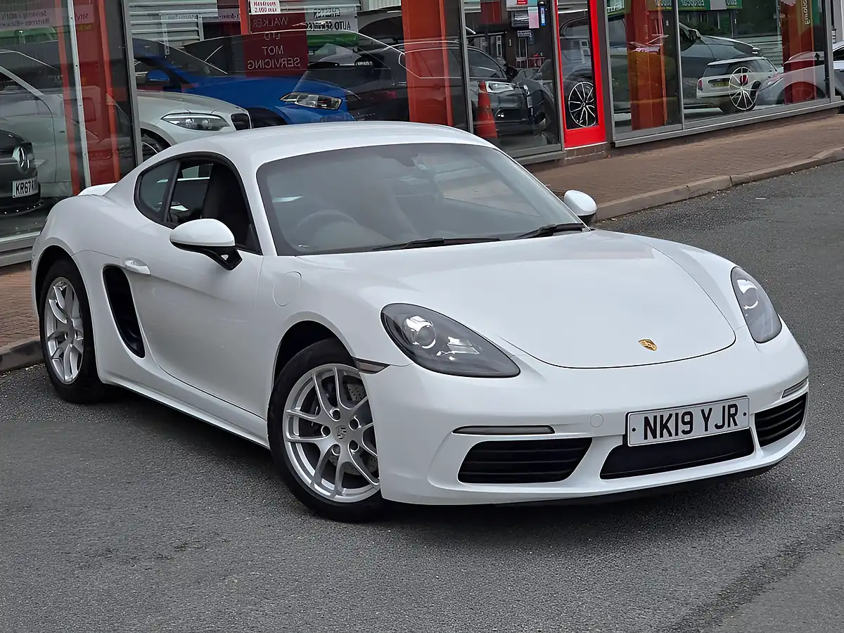 Used 2019 Porsche 718 Cayman Polar White - Interior and Exterior details 9