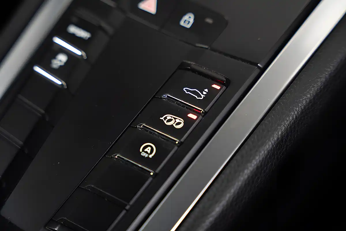 Used 2019 Porsche 718 Cayman T Black - Interior and Exterior details 16