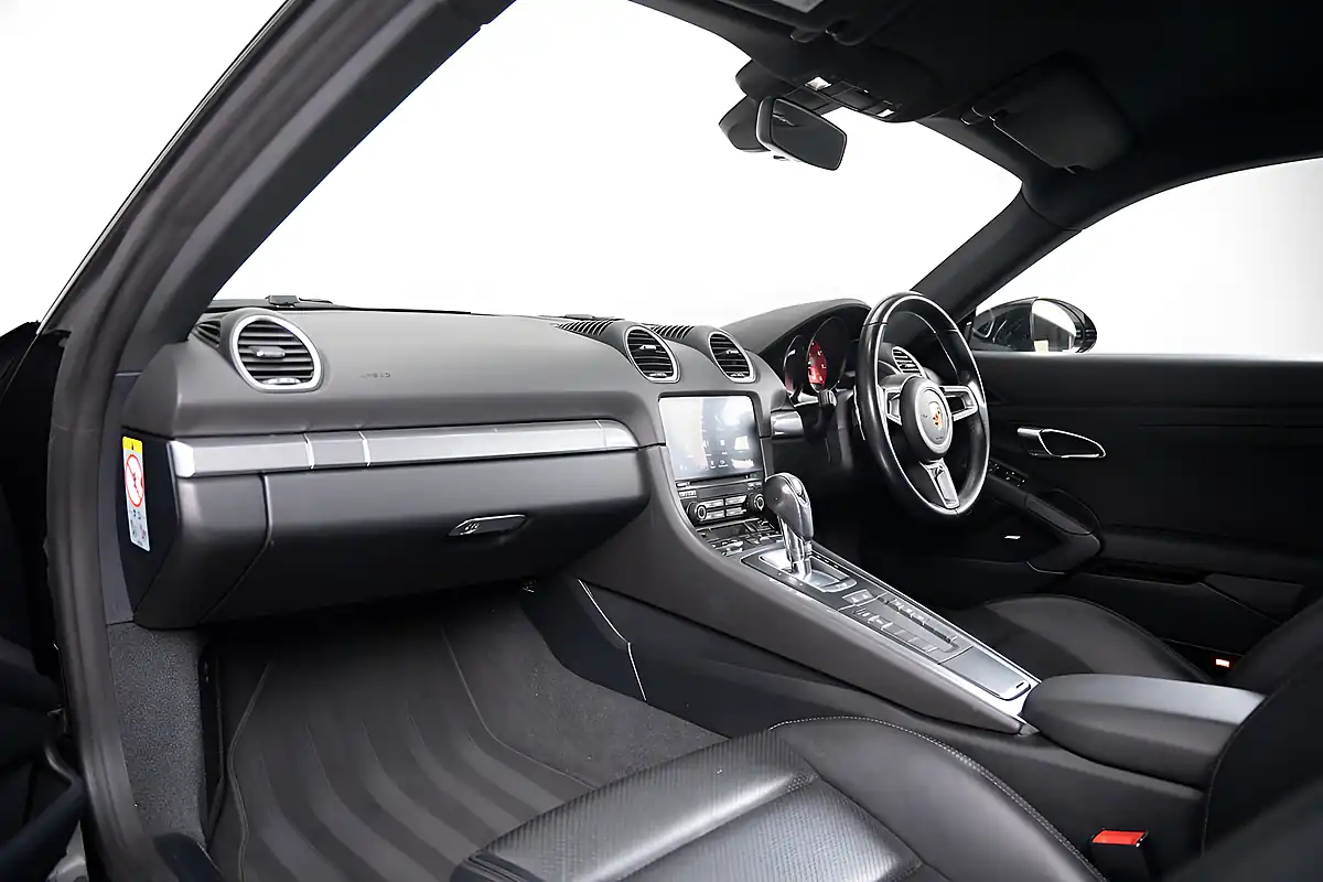 Used 2019 Porsche 718 Cayman T Black - Interior and Exterior details 9