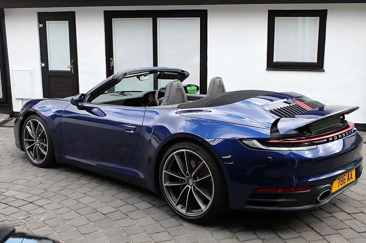 Used 2019 Porsche 911 Carrera 4S Blue - Interior and Exterior details 14