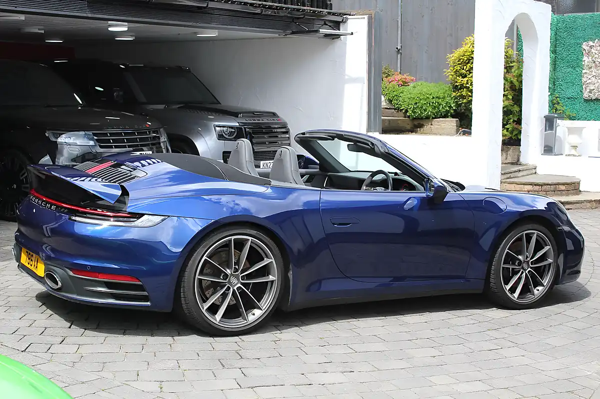 Used 2019 Porsche 911 Carrera 4S Blue - Interior and Exterior details 15