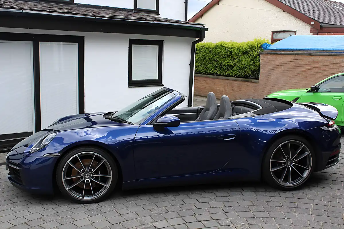 Used 2019 Porsche 911 Carrera 4S Blue - Interior and Exterior details 3