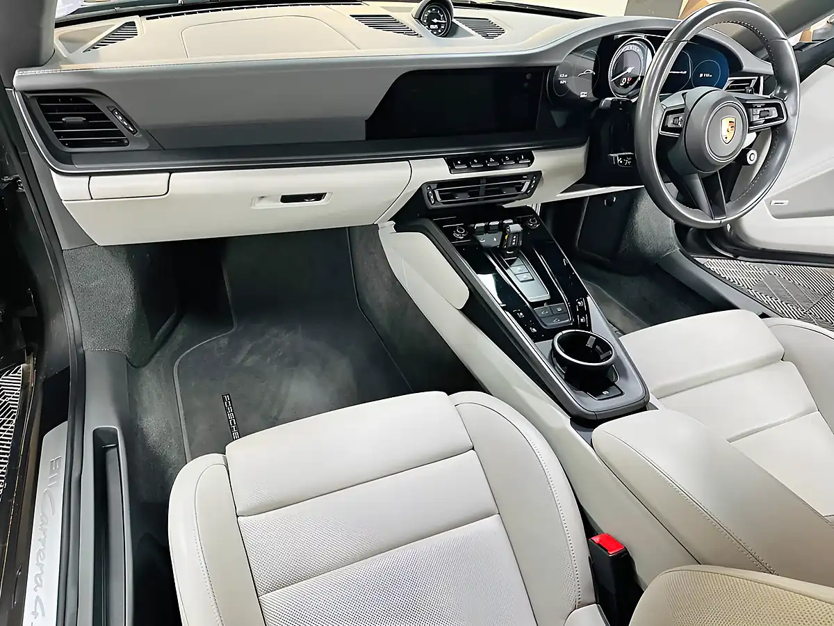 Used 2019 Porsche 911 Carrera 4S Grey - Interior and Exterior details 9