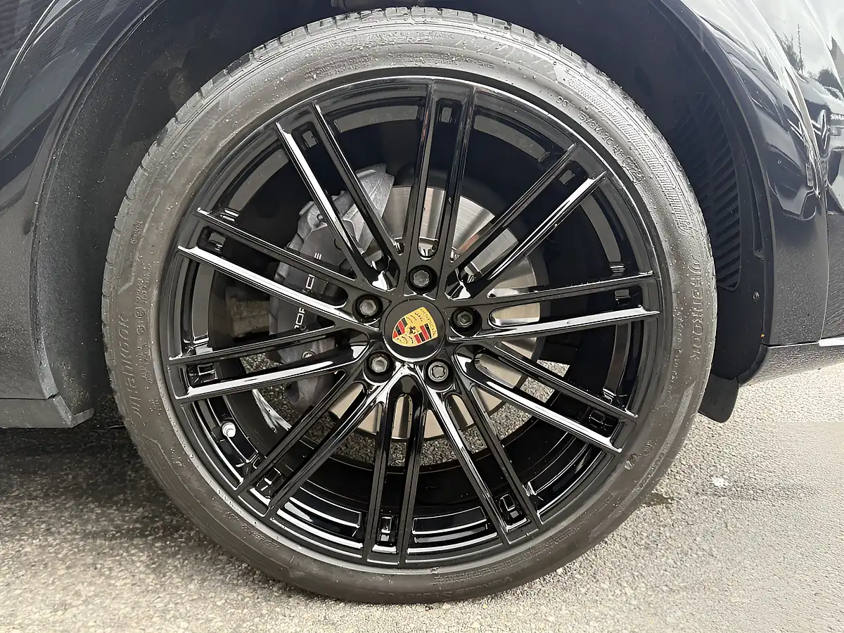 Used 2019 Porsche Cayenne Black - Interior and Exterior details 11