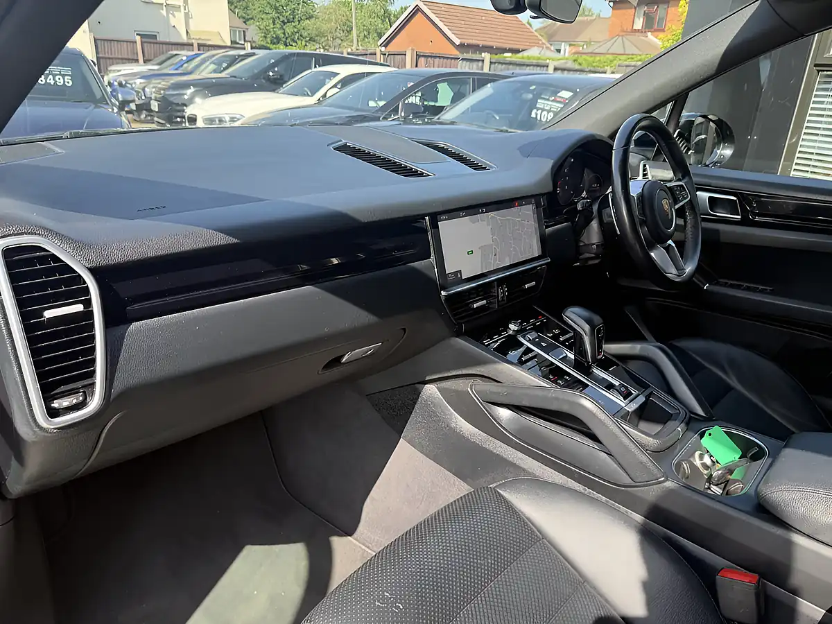 Used 2019 Porsche Cayenne Black - Interior and Exterior details 12