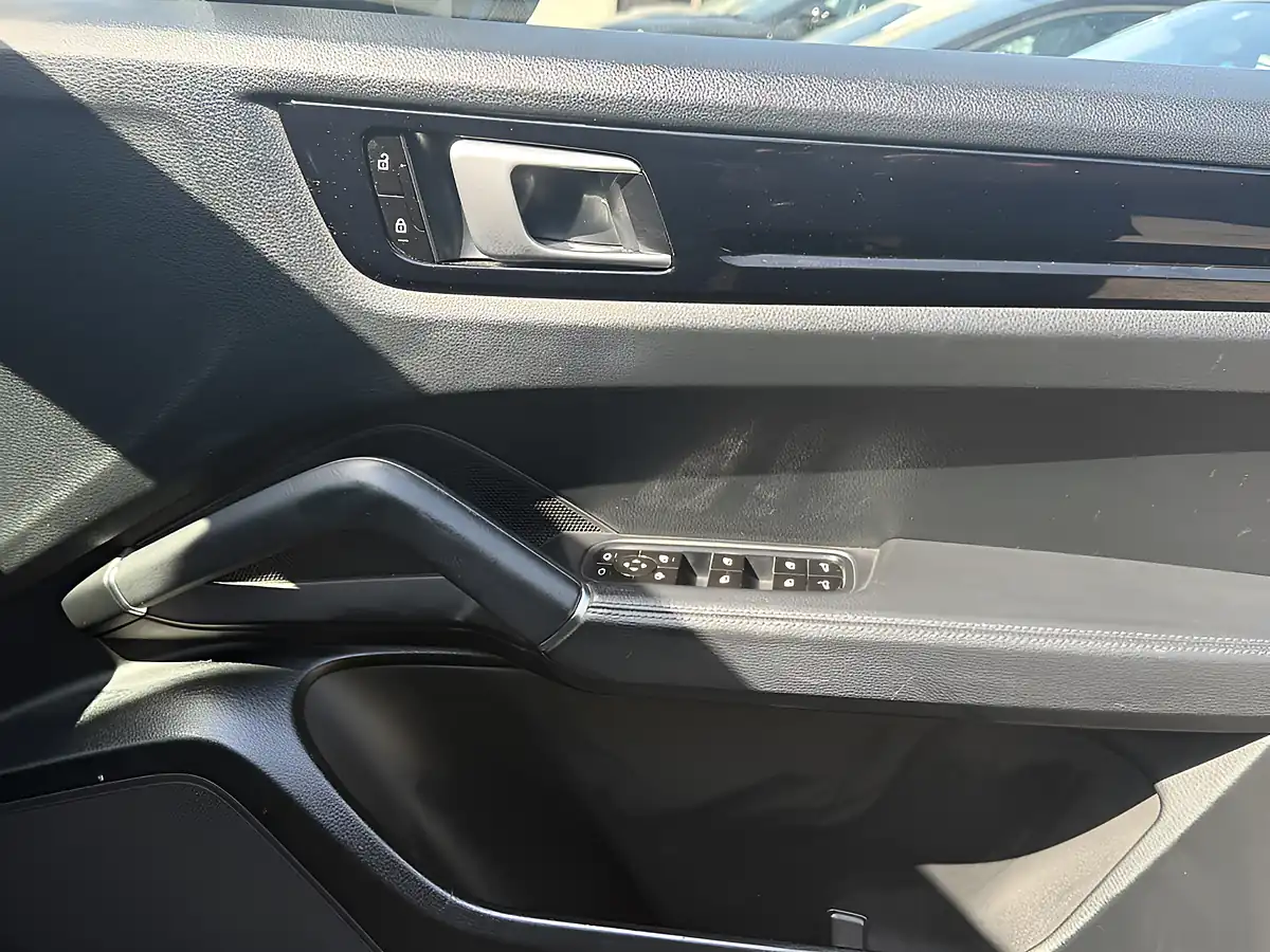 Used 2019 Porsche Cayenne Black - Interior and Exterior details 13