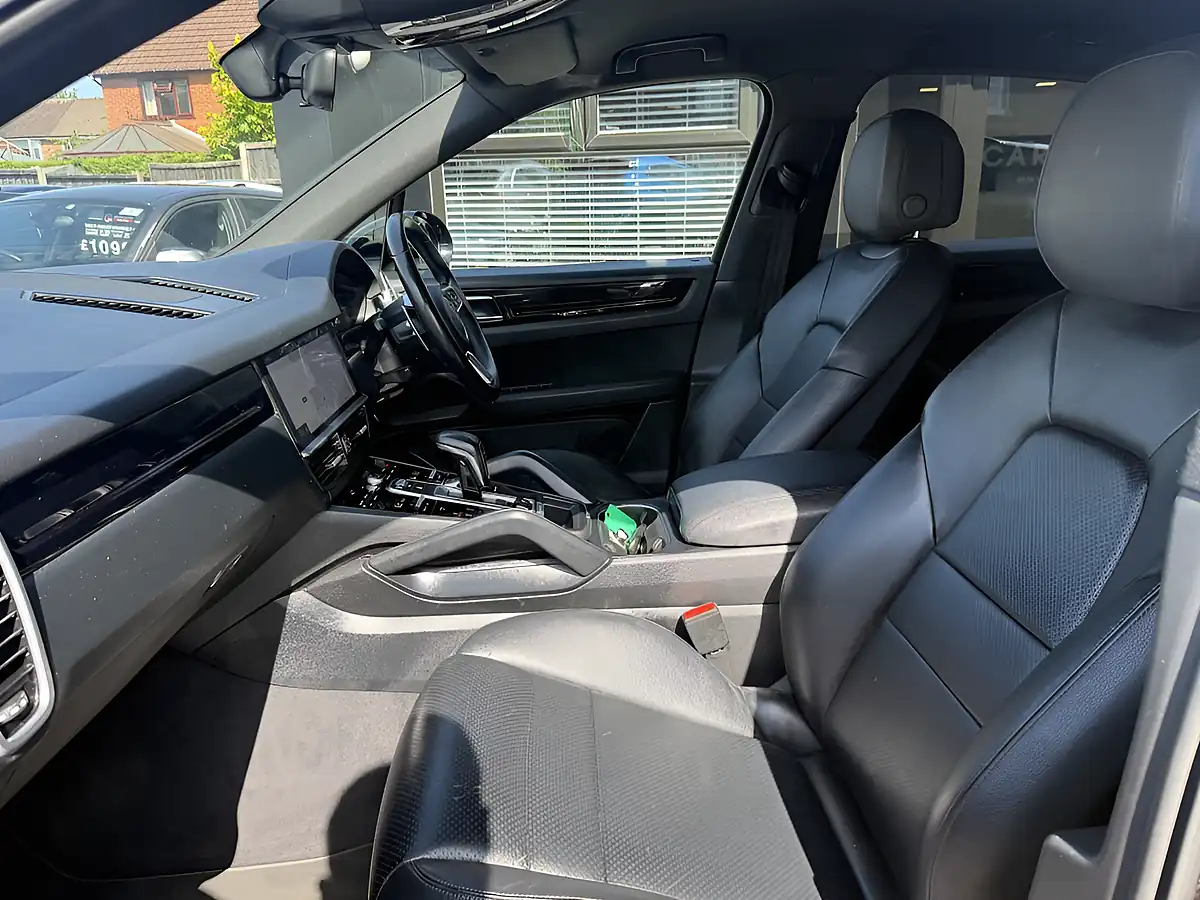 Used 2019 Porsche Cayenne Black - Interior and Exterior details 19