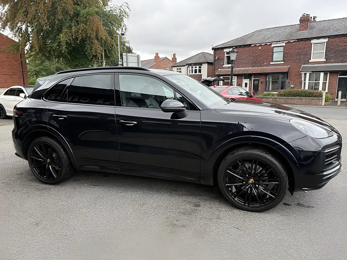Used 2019 Porsche Cayenne Black - Interior and Exterior details 8