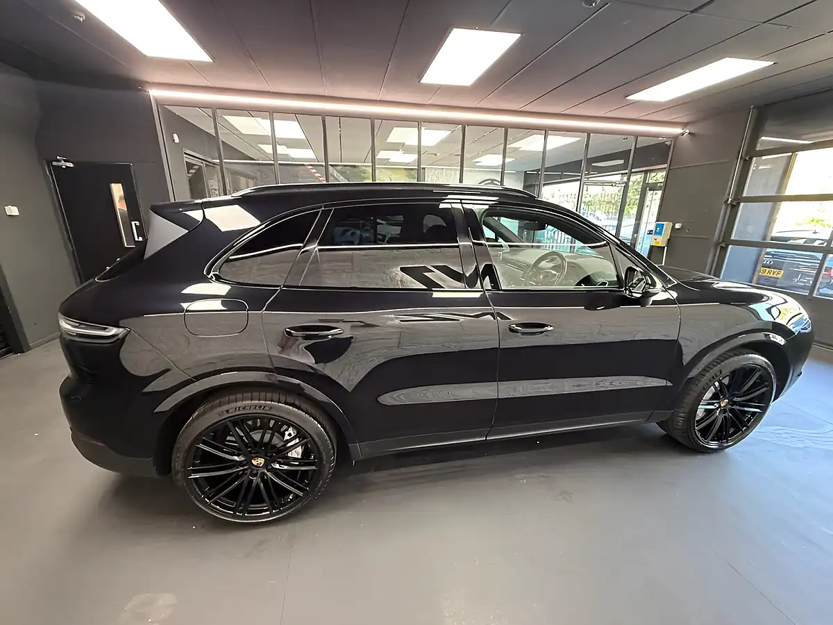 Used 2019 Porsche Cayenne S Black - Interior and Exterior details 12
