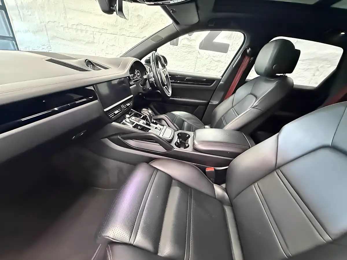 Used 2019 Porsche Cayenne S Black - Interior and Exterior details 3