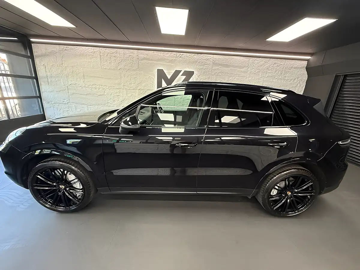 Used 2019 Porsche Cayenne S Black - Interior and Exterior details 4