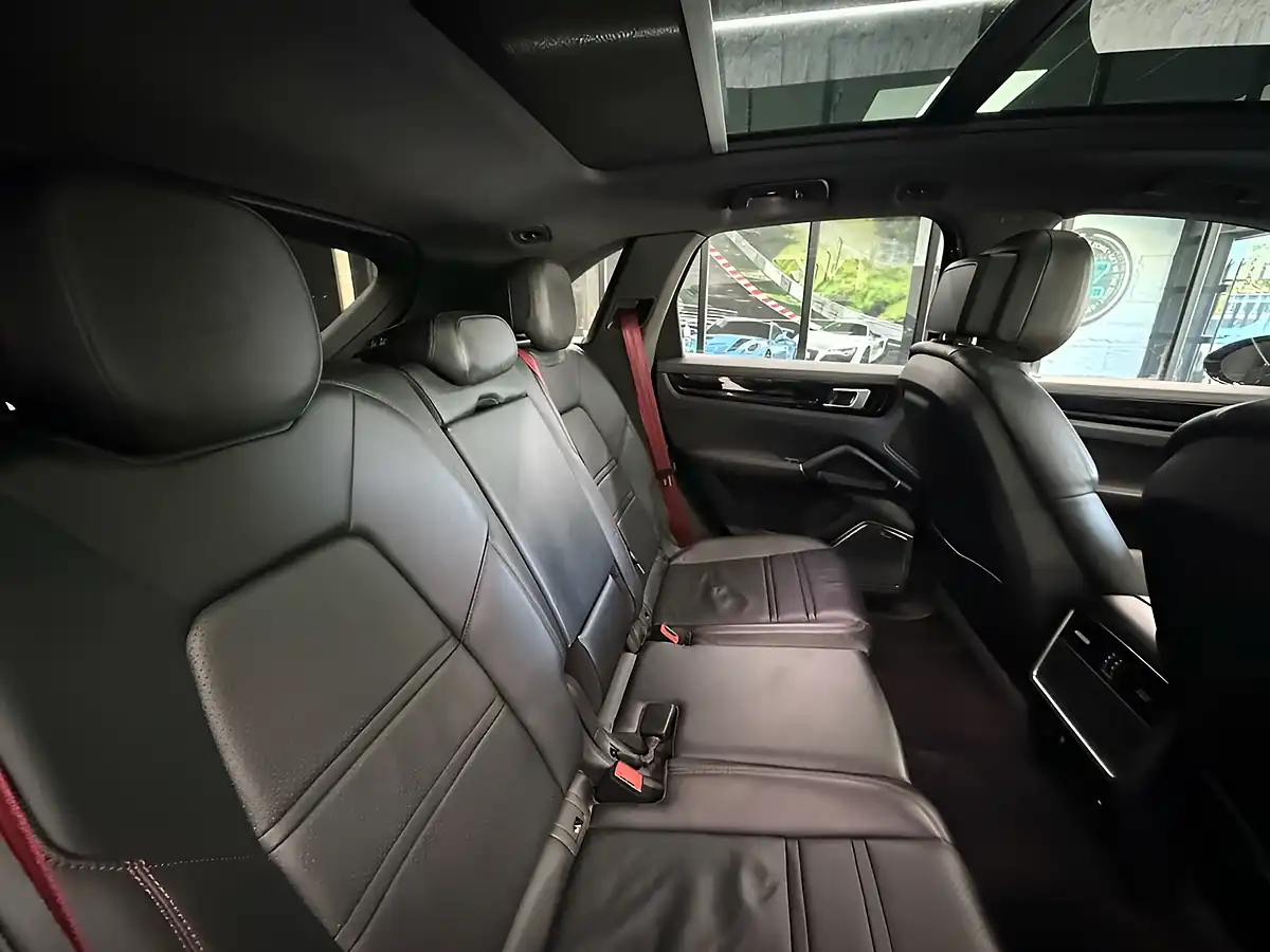 Used 2019 Porsche Cayenne S Black - Interior and Exterior details 9