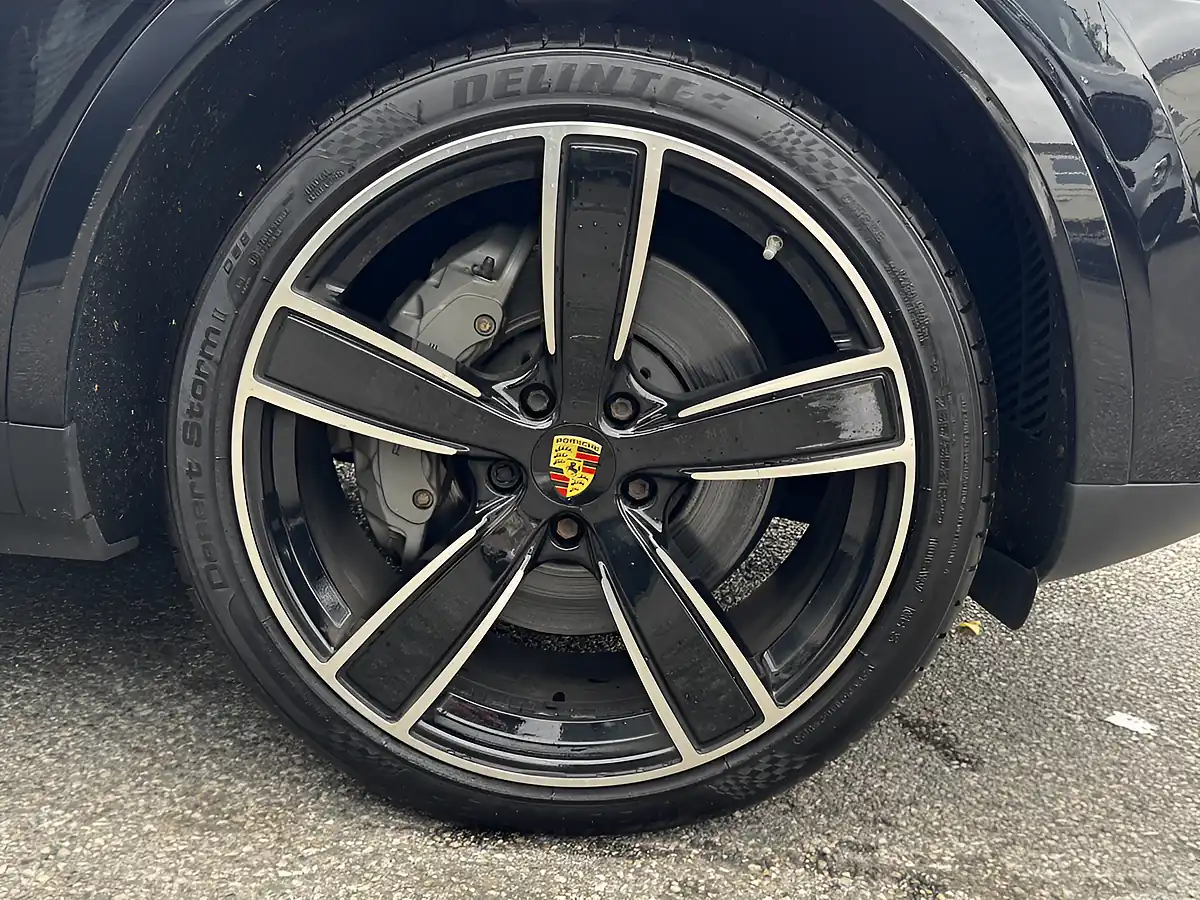 Used 2019 Porsche Cayenne S Black - Interior and Exterior details 11