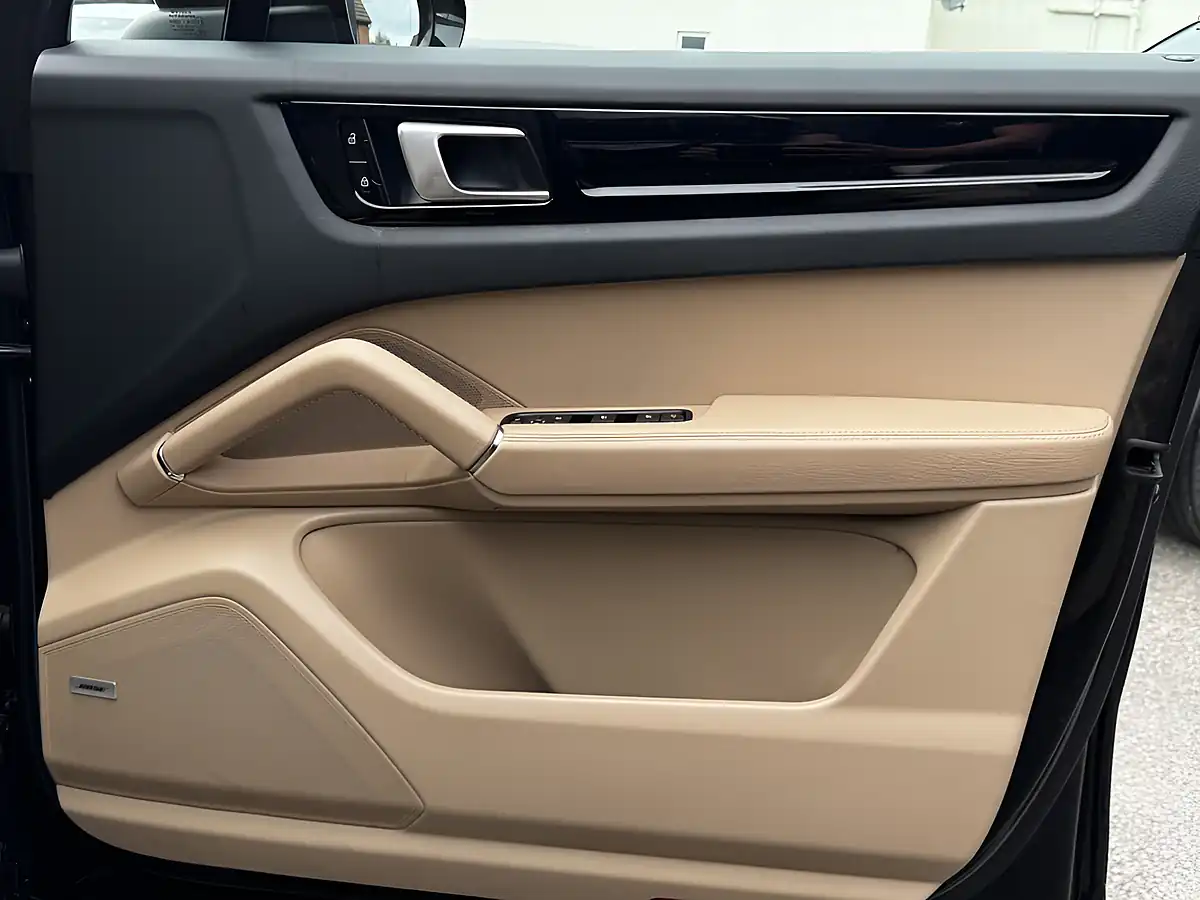 Used 2019 Porsche Cayenne S Black - Interior and Exterior details 12