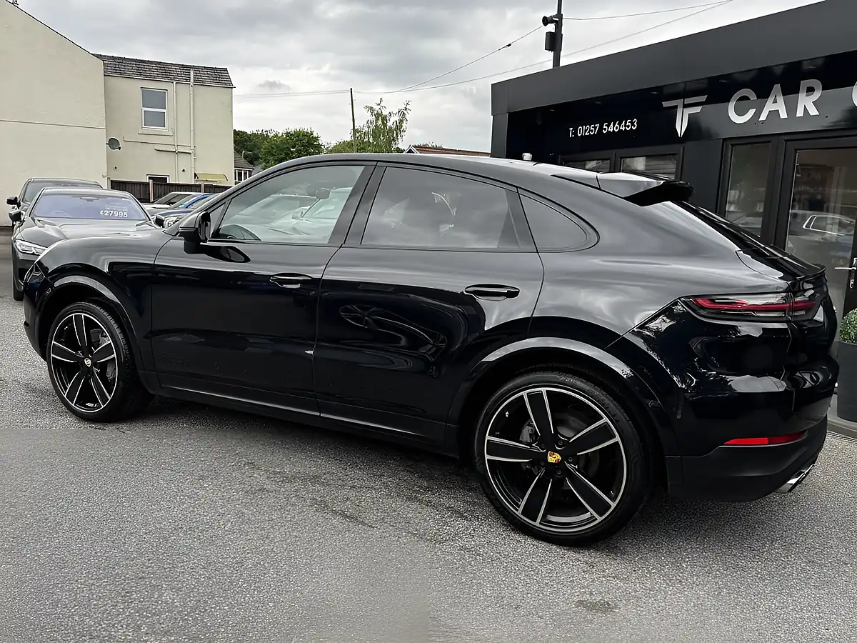 Used 2019 Porsche Cayenne S Black - Interior and Exterior details 4