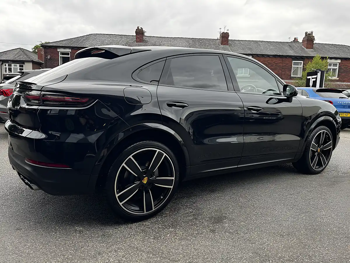 Used 2019 Porsche Cayenne S Black - Interior and Exterior details 9