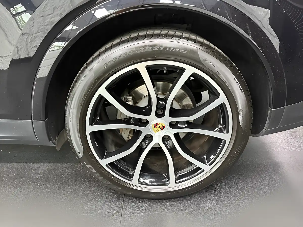 Used 2019 Porsche Cayenne S Coupe Black - Interior and Exterior details 19