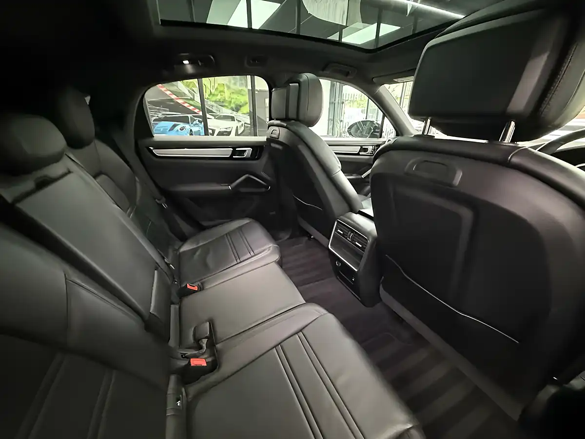 Used 2019 Porsche Cayenne S Coupe Black - Interior and Exterior details 8