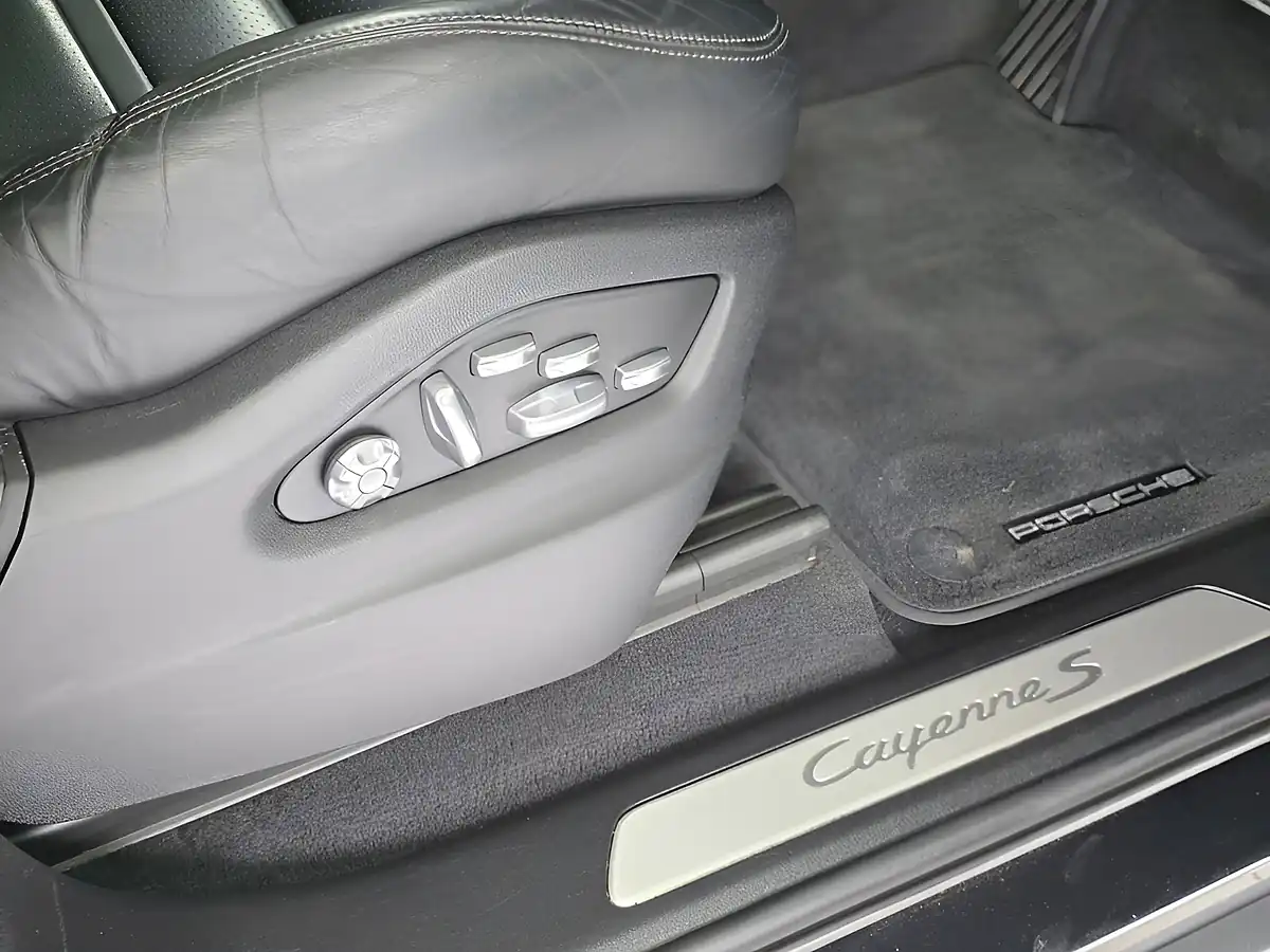 Used 2019 Porsche Cayenne S Coupe Black - Interior and Exterior details 9