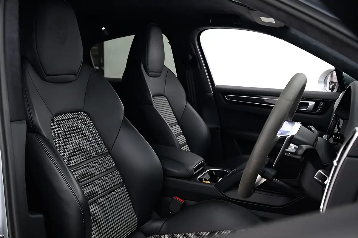 Used 2019 Porsche Cayenne S Coupe Silver - Interior and Exterior details 11