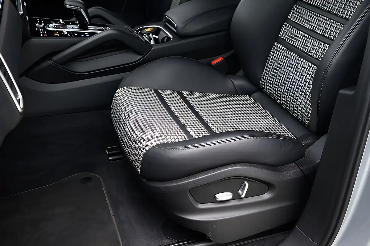 Used 2019 Porsche Cayenne S Coupe Silver - Interior and Exterior details 14