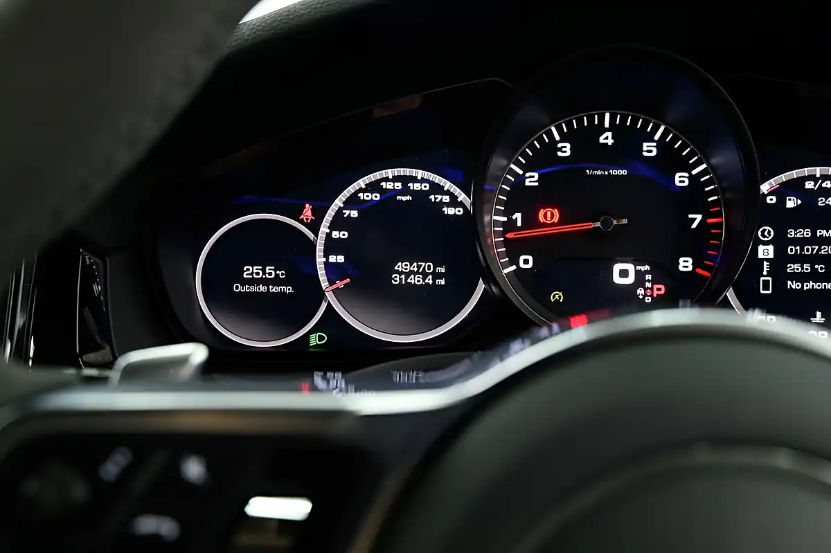 Used 2019 Porsche Cayenne S Coupe Silver - Interior and Exterior details 17