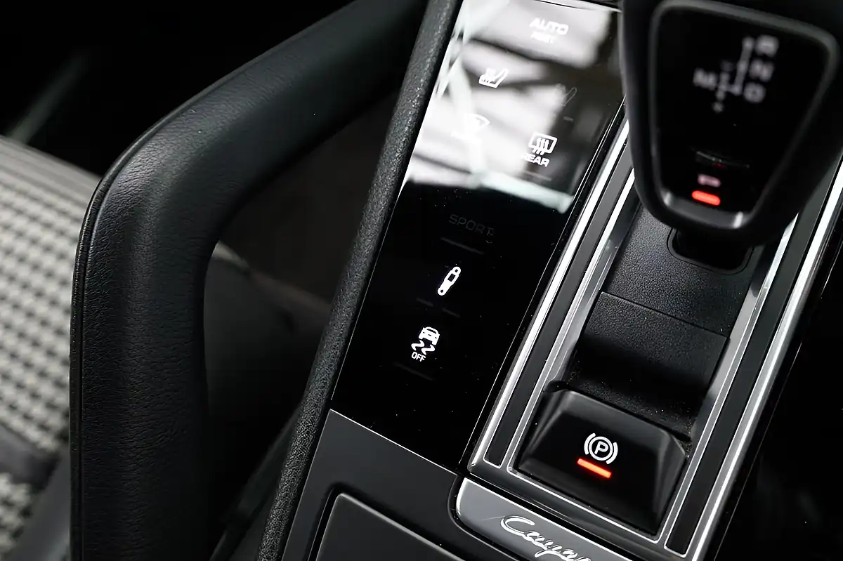 Used 2019 Porsche Cayenne S Coupe Silver - Interior and Exterior details 18
