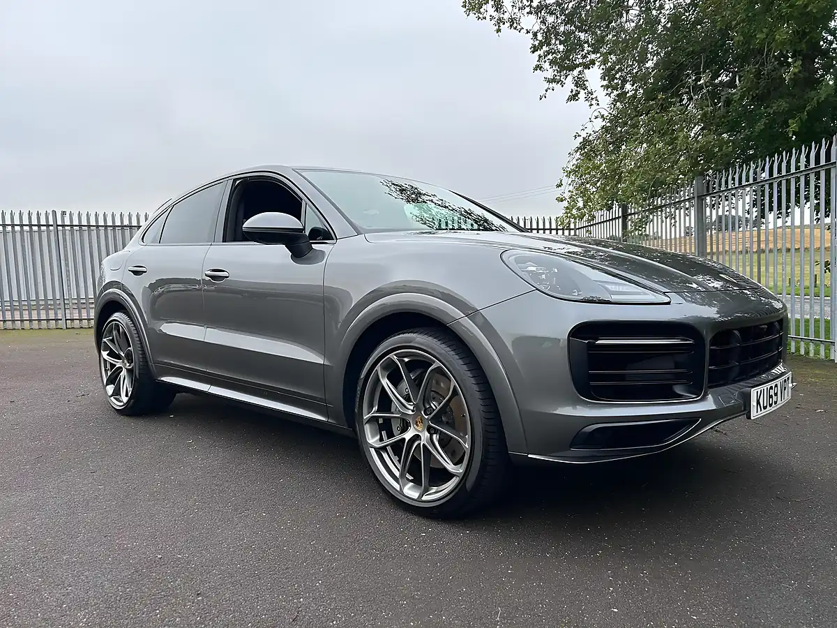 Used 2019 Porsche Cayenne S Grey - Front View