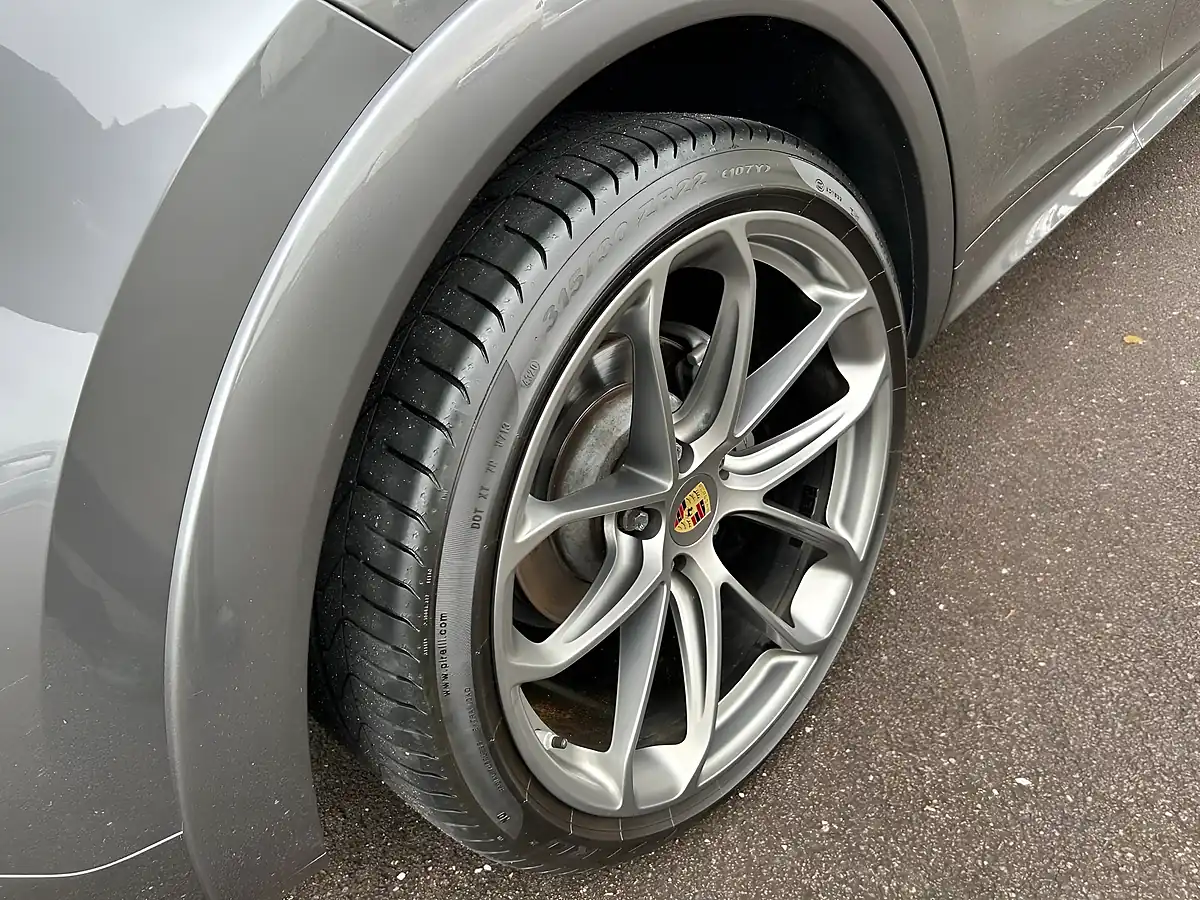 Used 2019 Porsche Cayenne S Grey - Interior and Exterior details 12