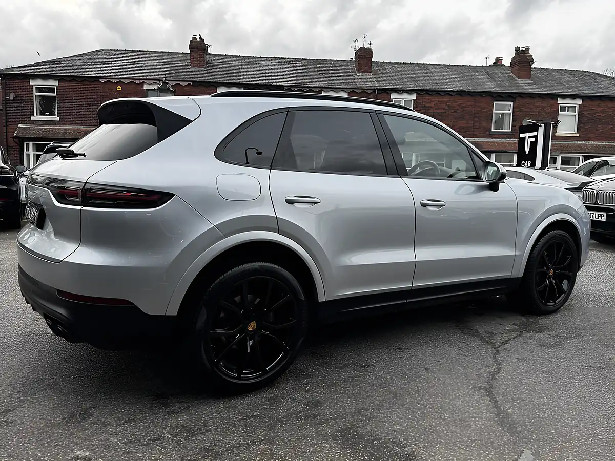Used 2019 Porsche Cayenne Silver - Interior and Exterior details 10