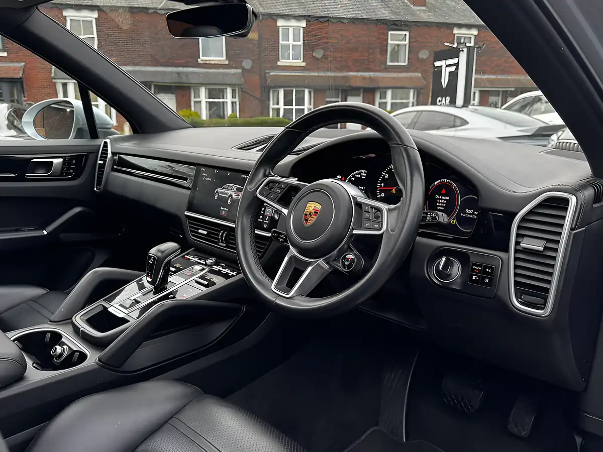 Used 2019 Porsche Cayenne Silver - Interior and Exterior details 14