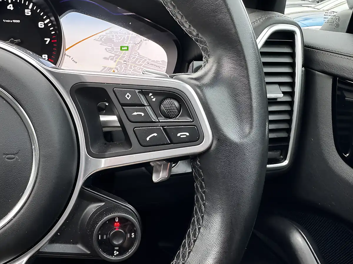 Used 2019 Porsche Cayenne Silver - Interior and Exterior details 15