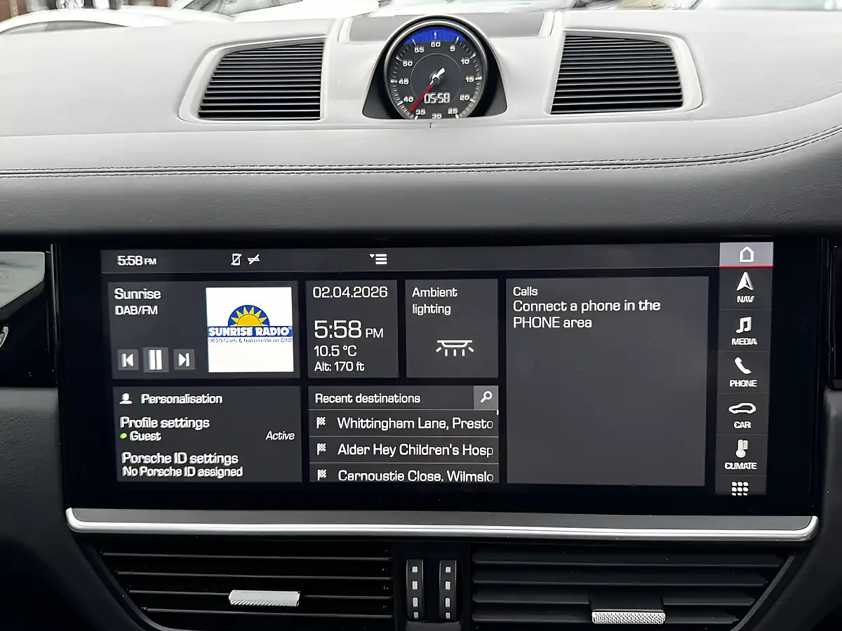 Used 2019 Porsche Cayenne Silver - Interior and Exterior details 16