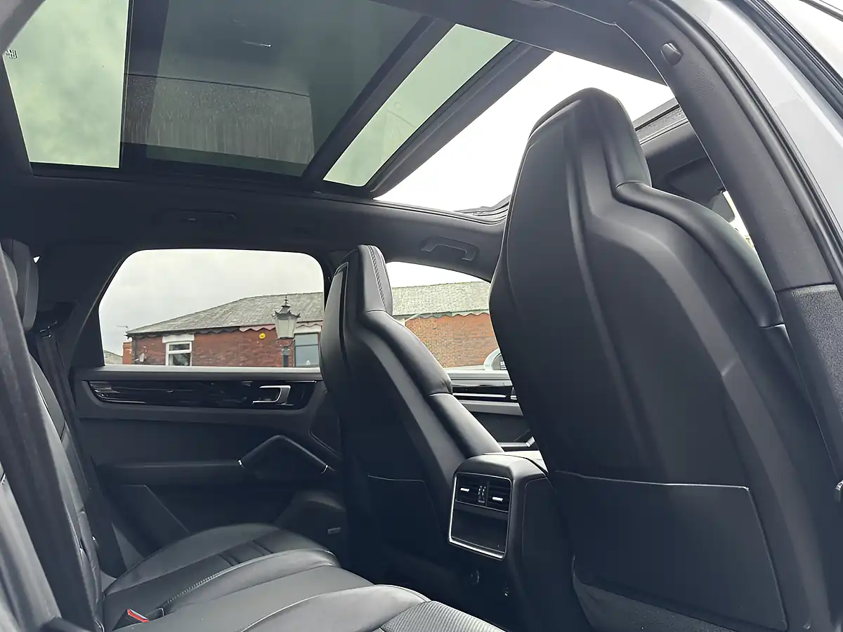 Used 2019 Porsche Cayenne Silver - Interior and Exterior details 18