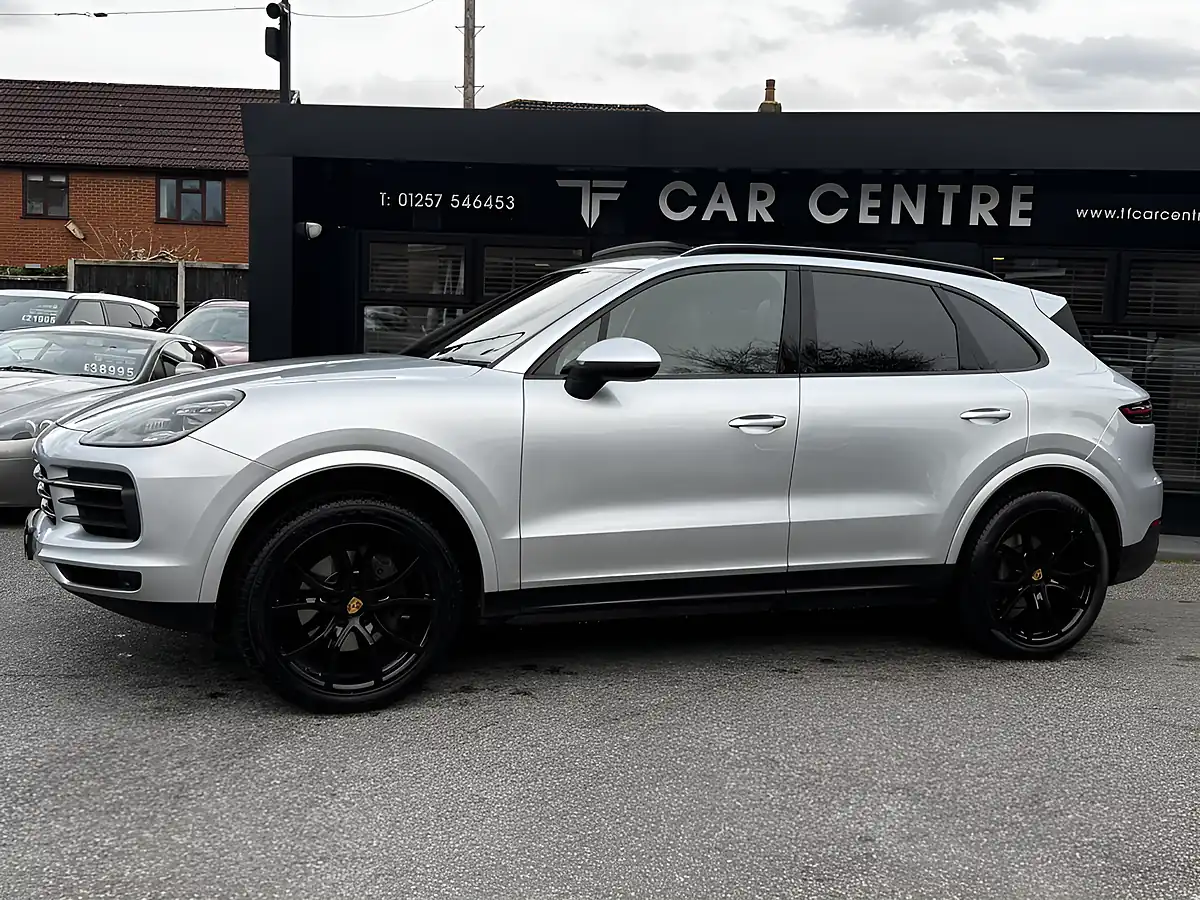 Used 2019 Porsche Cayenne Silver - Interior and Exterior details 3