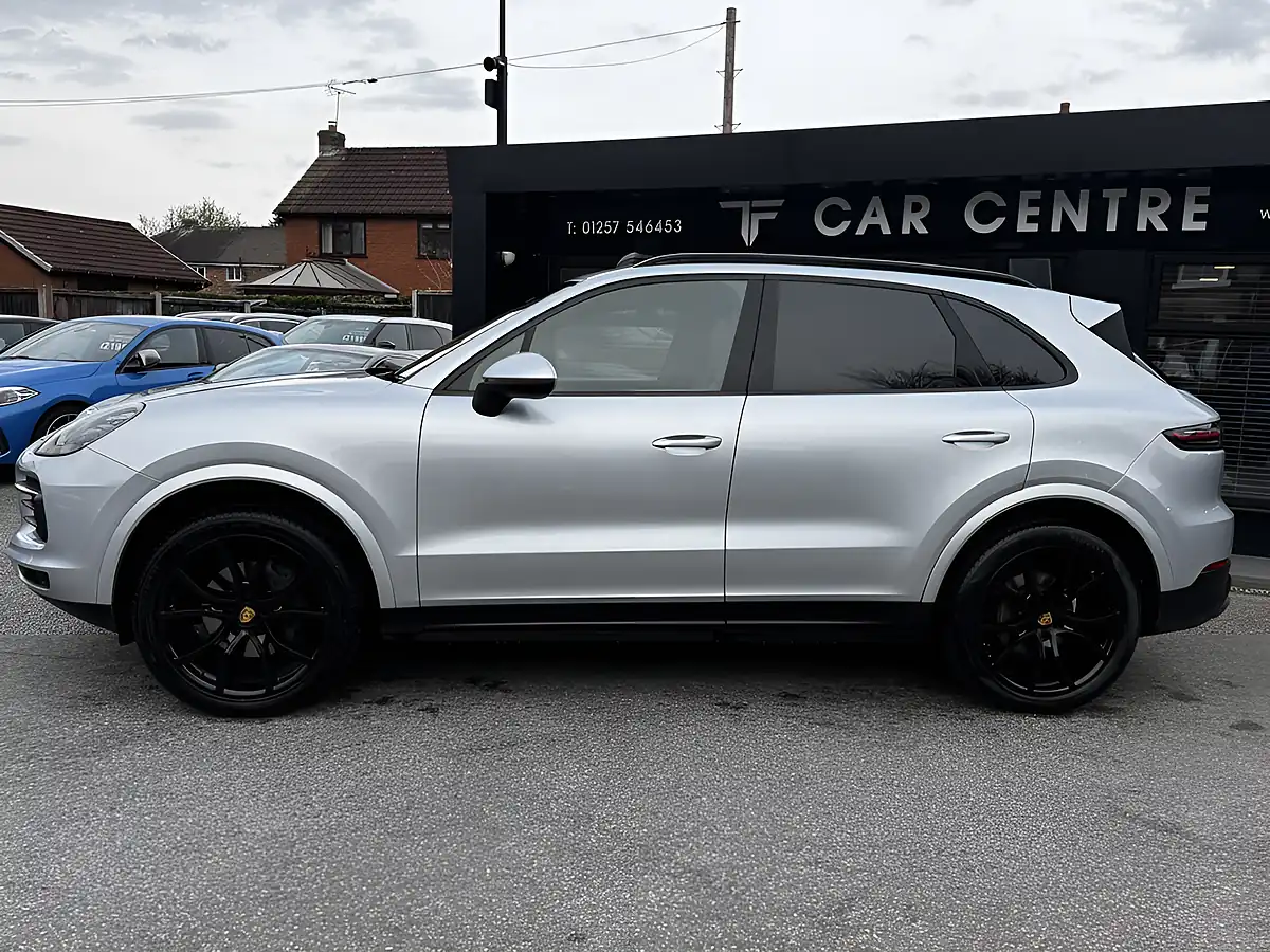 Used 2019 Porsche Cayenne Silver - Interior and Exterior details 4