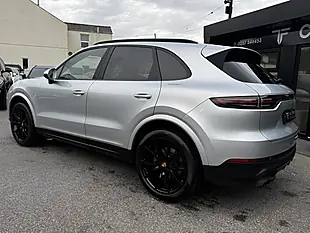 Used 2019 Porsche Cayenne Silver - Interior and Exterior details 6