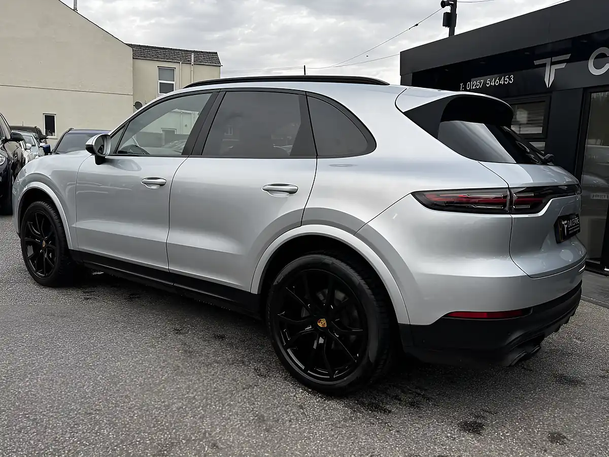 Used 2019 Porsche Cayenne Silver - Interior and Exterior details 6