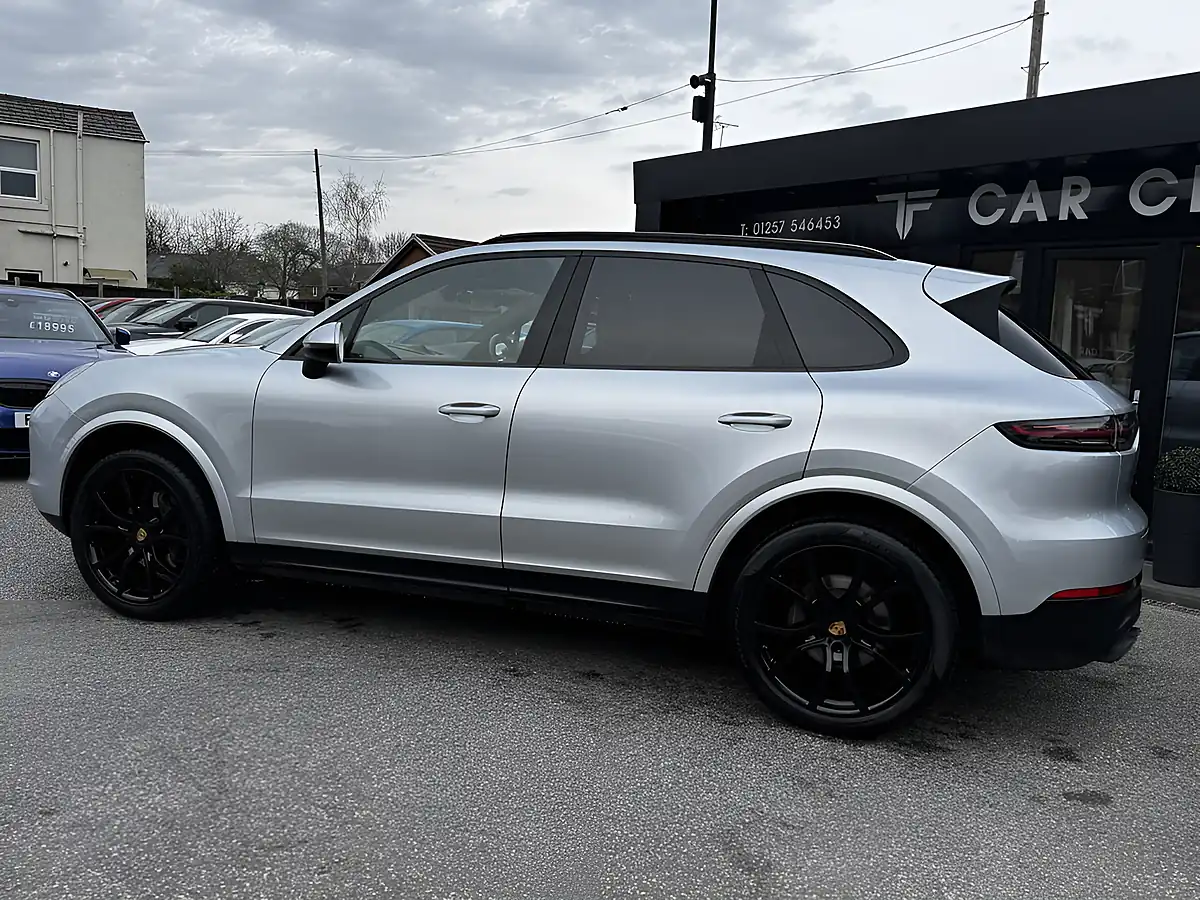 Used 2019 Porsche Cayenne Silver - Interior and Exterior details 7