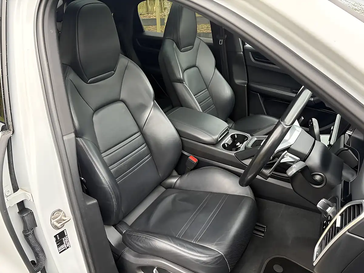 Used 2019 Porsche Cayenne Sport Coupe Carrera White - Interior and Exterior details 15