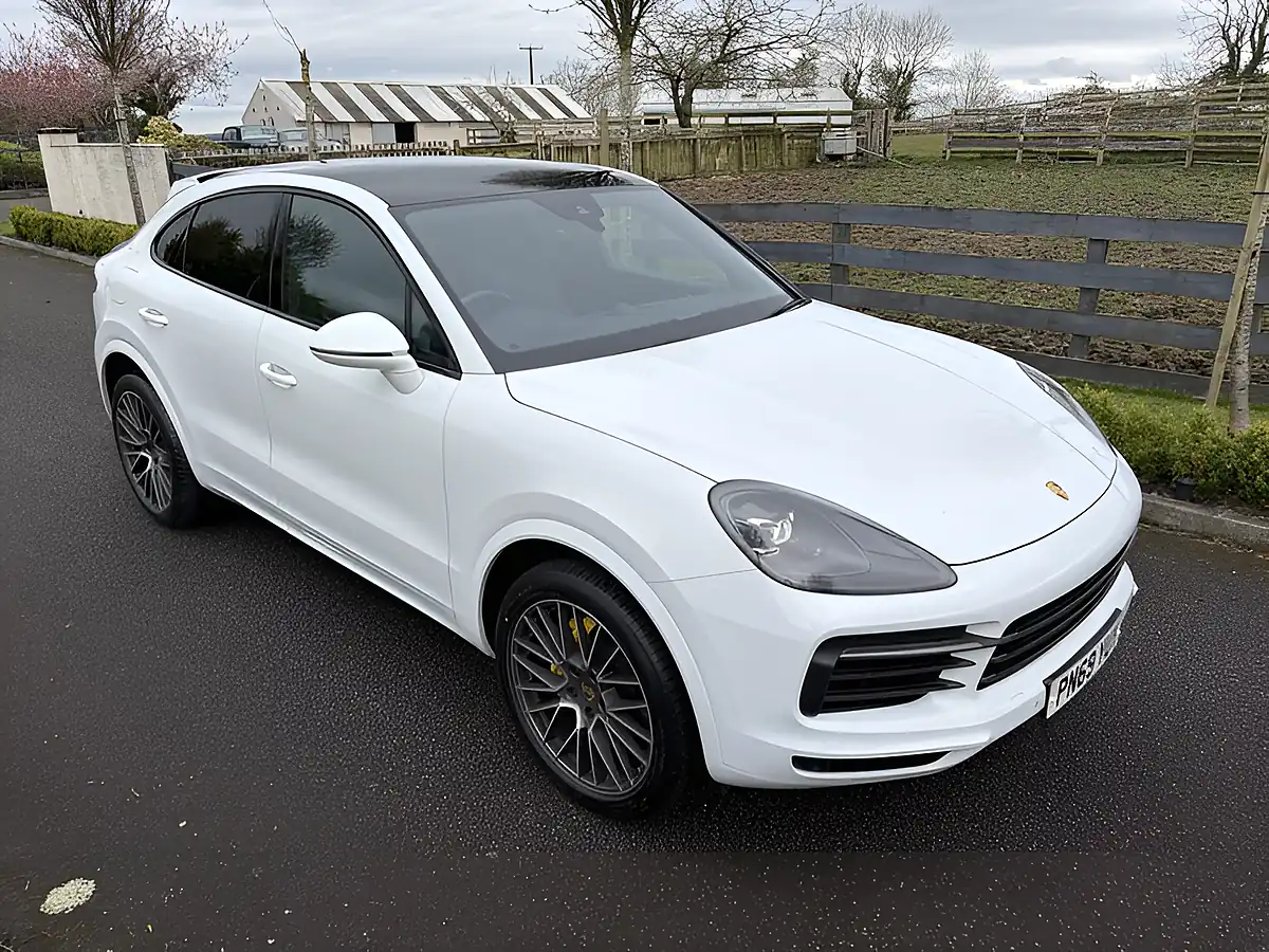 Used 2019 Porsche Cayenne Sport Coupe Carrera White - Interior and Exterior details 4