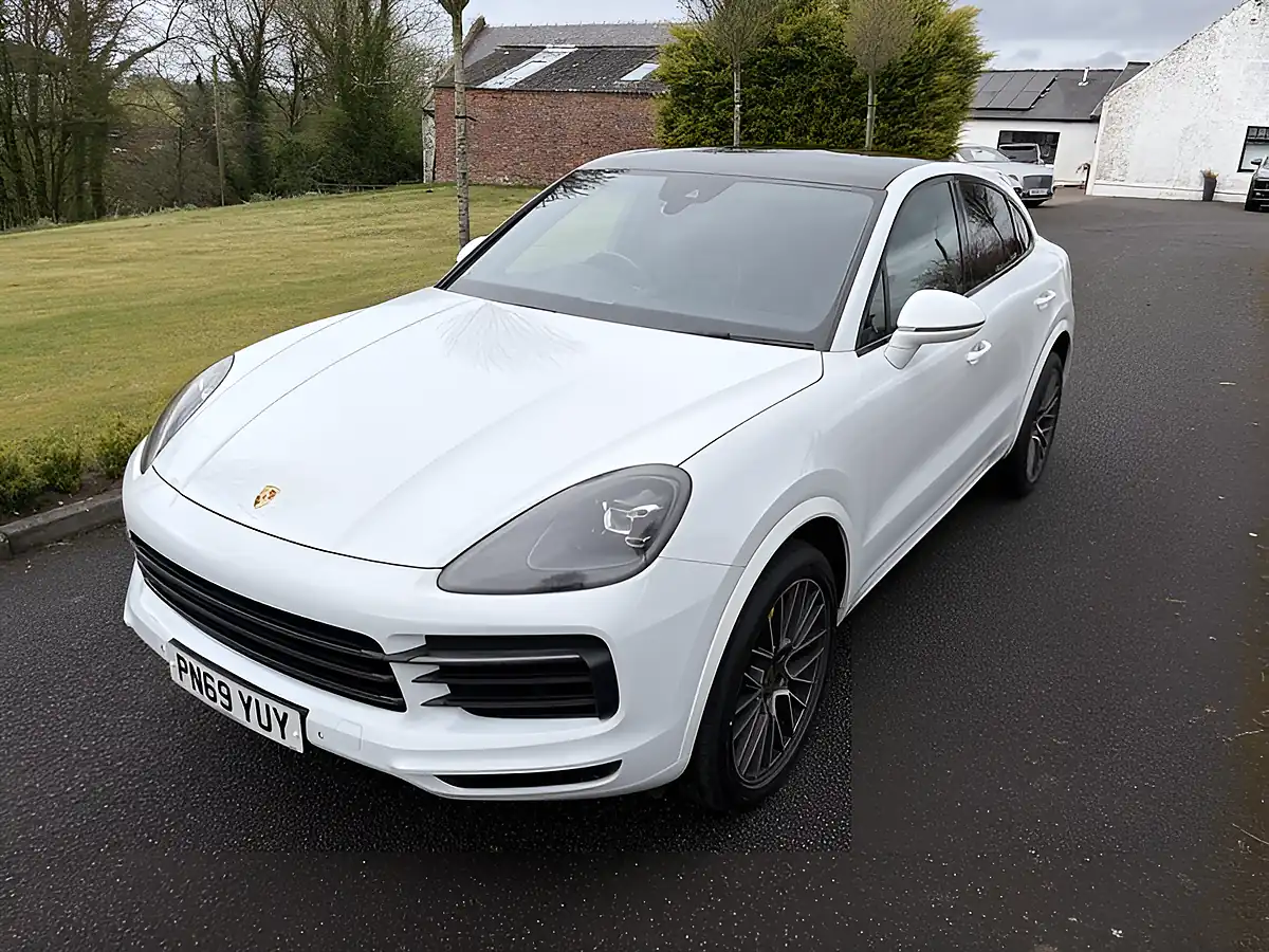 Used 2019 Porsche Cayenne Sport Coupe Carrera White - Interior and Exterior details 8