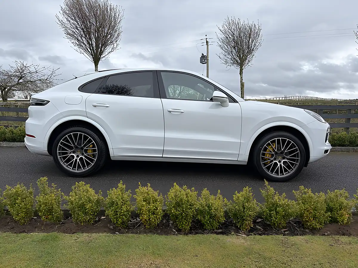 Used 2019 Porsche Cayenne Sport Coupe Carrera White - Front View