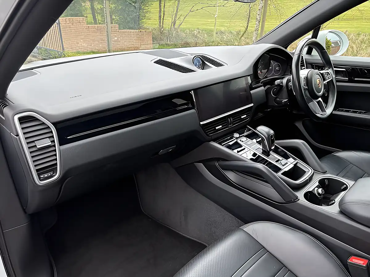 Used 2019 Porsche Cayenne Sport Coupe Carrera White - Interior and Exterior details 17